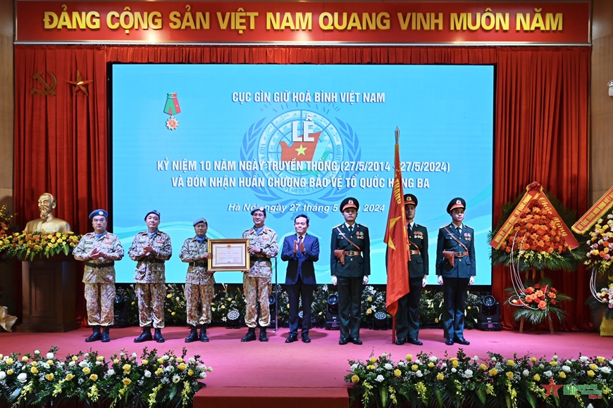/UploadStore/admin/240527 Ky niem 10 nam VNPKO va nhan HCBVTQ hang 3/05.jpg